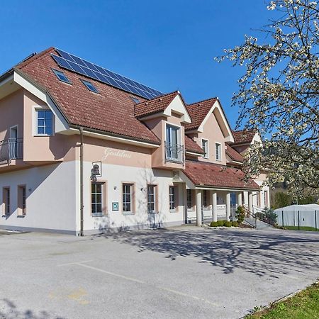 Hostel Delalut Ravne na Koroskem Buitenkant foto