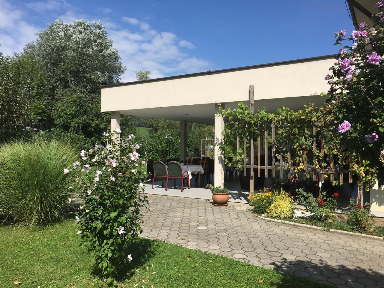 Hostel Delalut Ravne na Koroskem Buitenkant foto