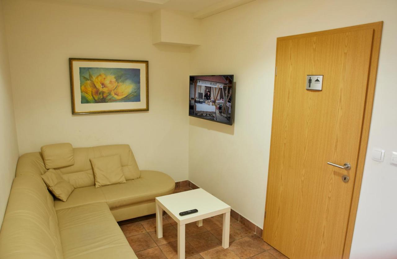 Hostel Delalut Ravne na Koroskem Buitenkant foto