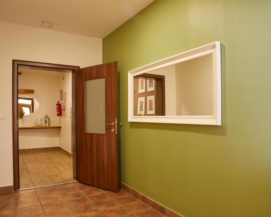 Hostel Delalut Ravne na Koroskem Buitenkant foto