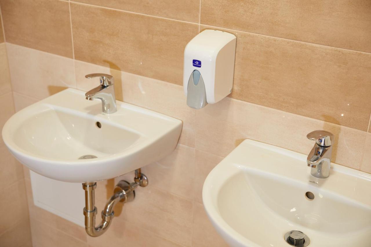 Hostel Delalut Ravne na Koroskem Buitenkant foto