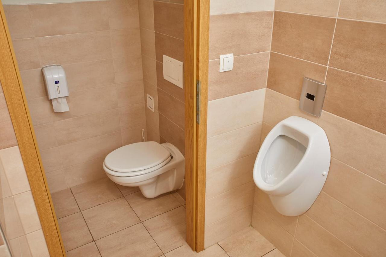 Hostel Delalut Ravne na Koroskem Buitenkant foto