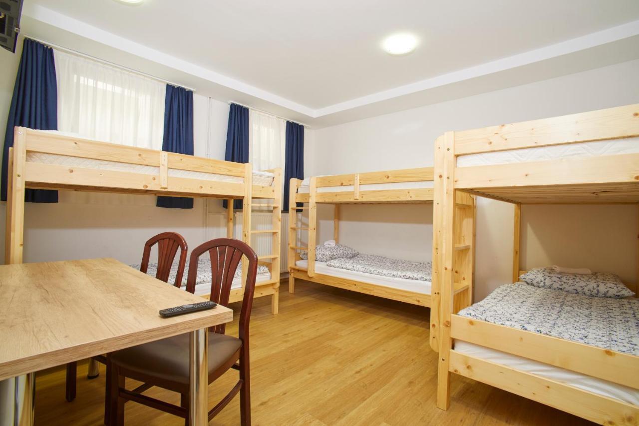 Hostel Delalut Ravne na Koroskem Buitenkant foto